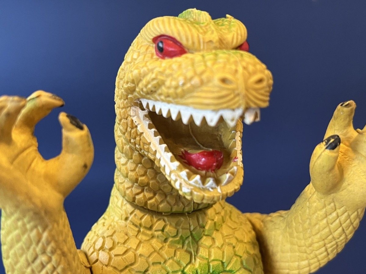 “While thou livest, keep a good tongue in thy head”: a related group of bootleg Godzillas from a strange and intriguing Chinese&nbsp;workshop