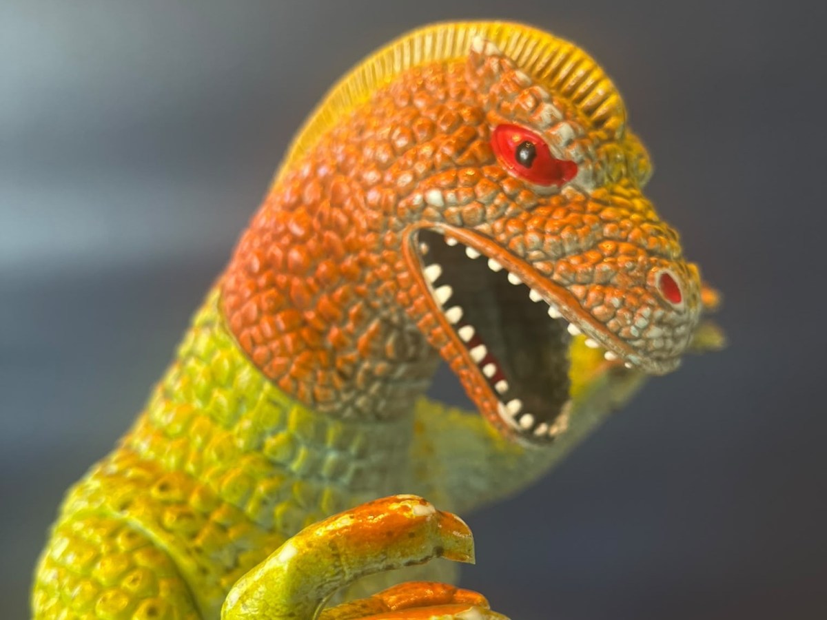 “I guess that’s why they call it the blues” – another variant of the white Dor Mei Godzilla in pale blue vinyl, and what we can learn from it about the final years of the production of Dor Mei&nbsp;Godzillas