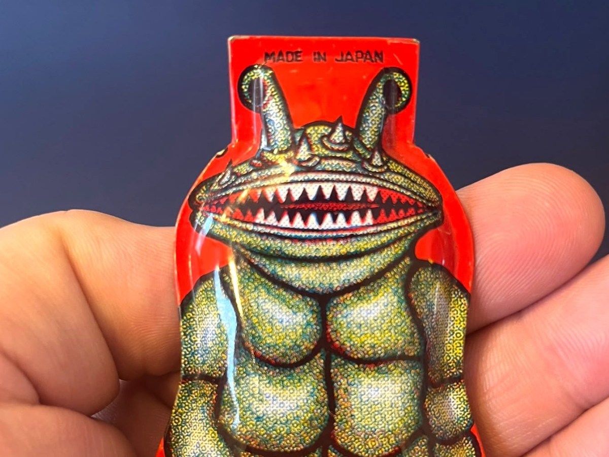 ‘Anyone for cricket?’: a Japanese-made lithographed metal ‘cricket’ clicker-toy with a pachi depiction of Kanegon from the very late 1960s or very early&nbsp;1970s